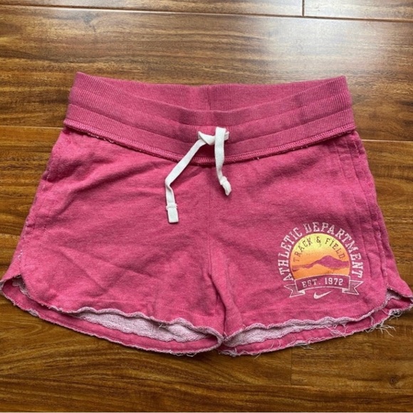 NWT New Nike Barbie Pink Track & Field Cotton Sweatshirt Shorts Size XS Athletic - Picture 1 of 15